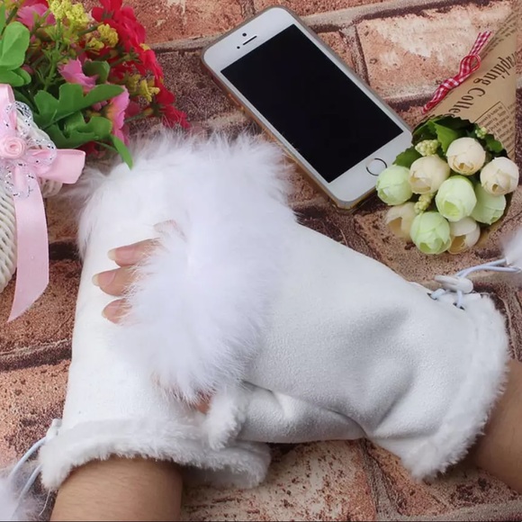 Faux suede fingerless gloves with fur trimmings - Picture 1 of 4